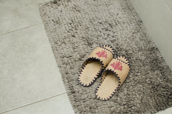 Guide complet sur l'utilisation des tapis de bain : Avantages et conseils d'entretien